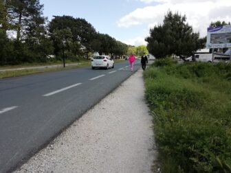 05 Chemin du littoral Couple sur l'avenue Général Leclerc